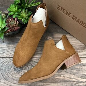 NIB Steve Madden Rainir Notched Ankle Booties Boots Cognac Suede 8